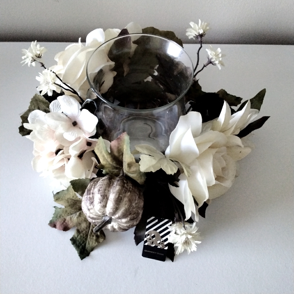 FLOWERED CENTERPIECE CANDLE HOLDER